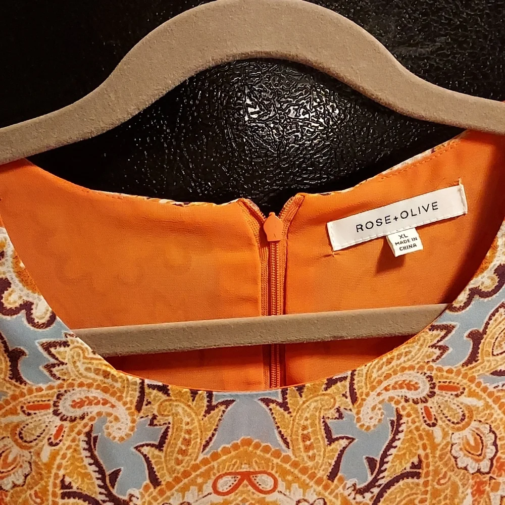 Ladies top. - Picture 2 of 7